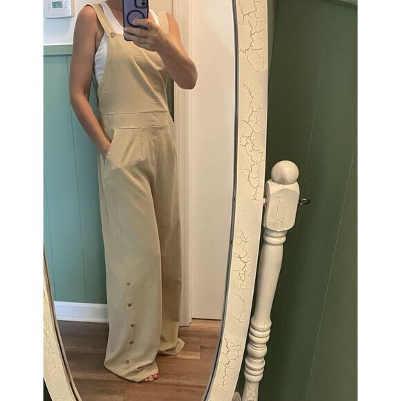 NWOT Beige Wide-Leg Women’s Button Detail Jumpsuit – Size M - Picture 10 of 10